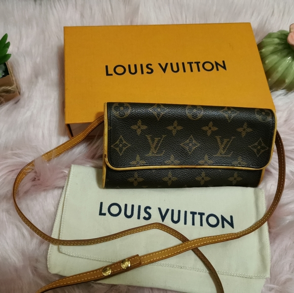 Louis Vuitton Pochette - Picture 5 of 11